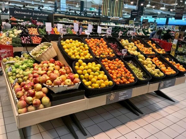 Fabricación y venta de cestas de plástico y naturales para uso alimentario